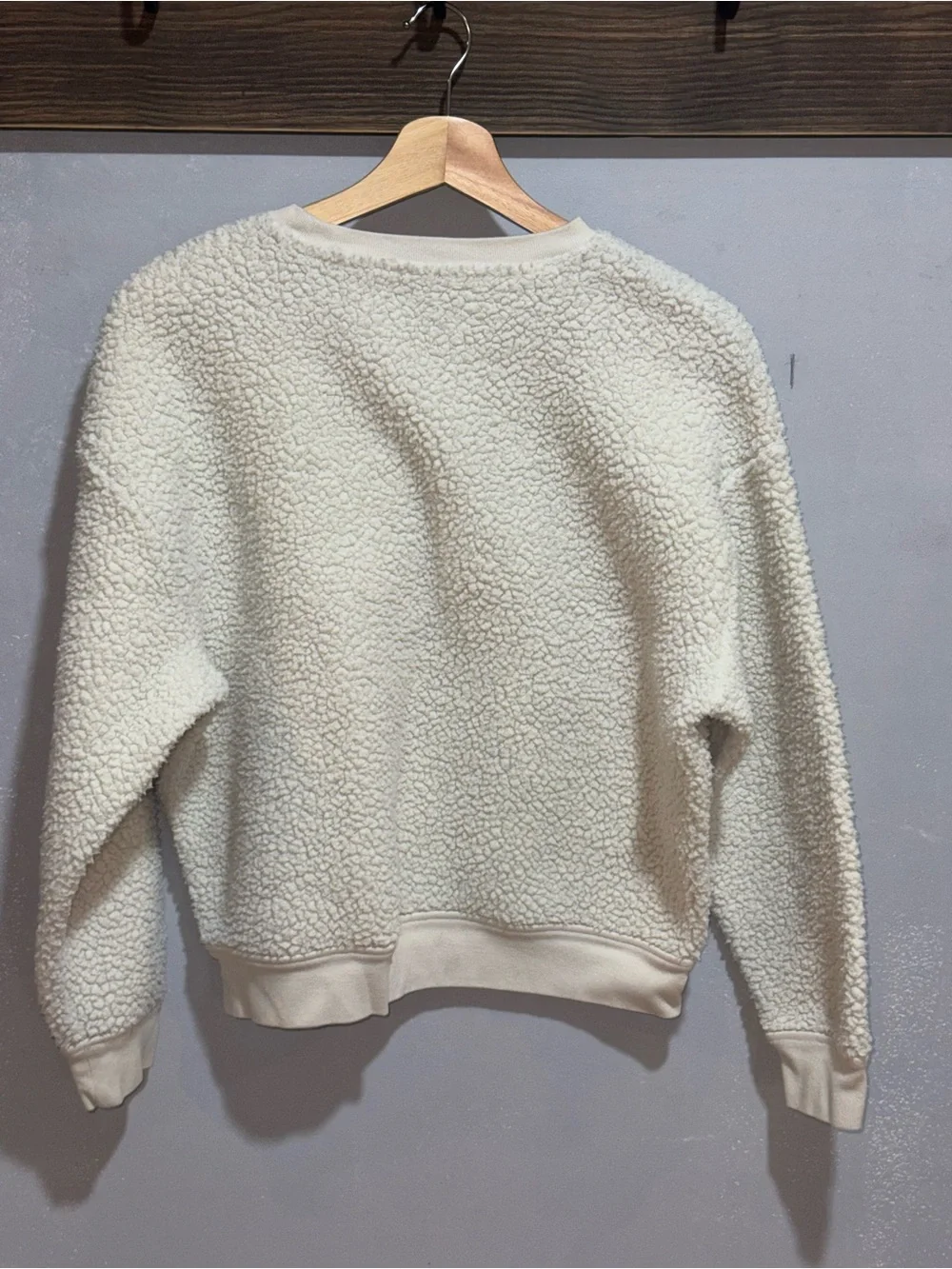 GAP Women's Cream Sherpa Crewneck Sweatshirt